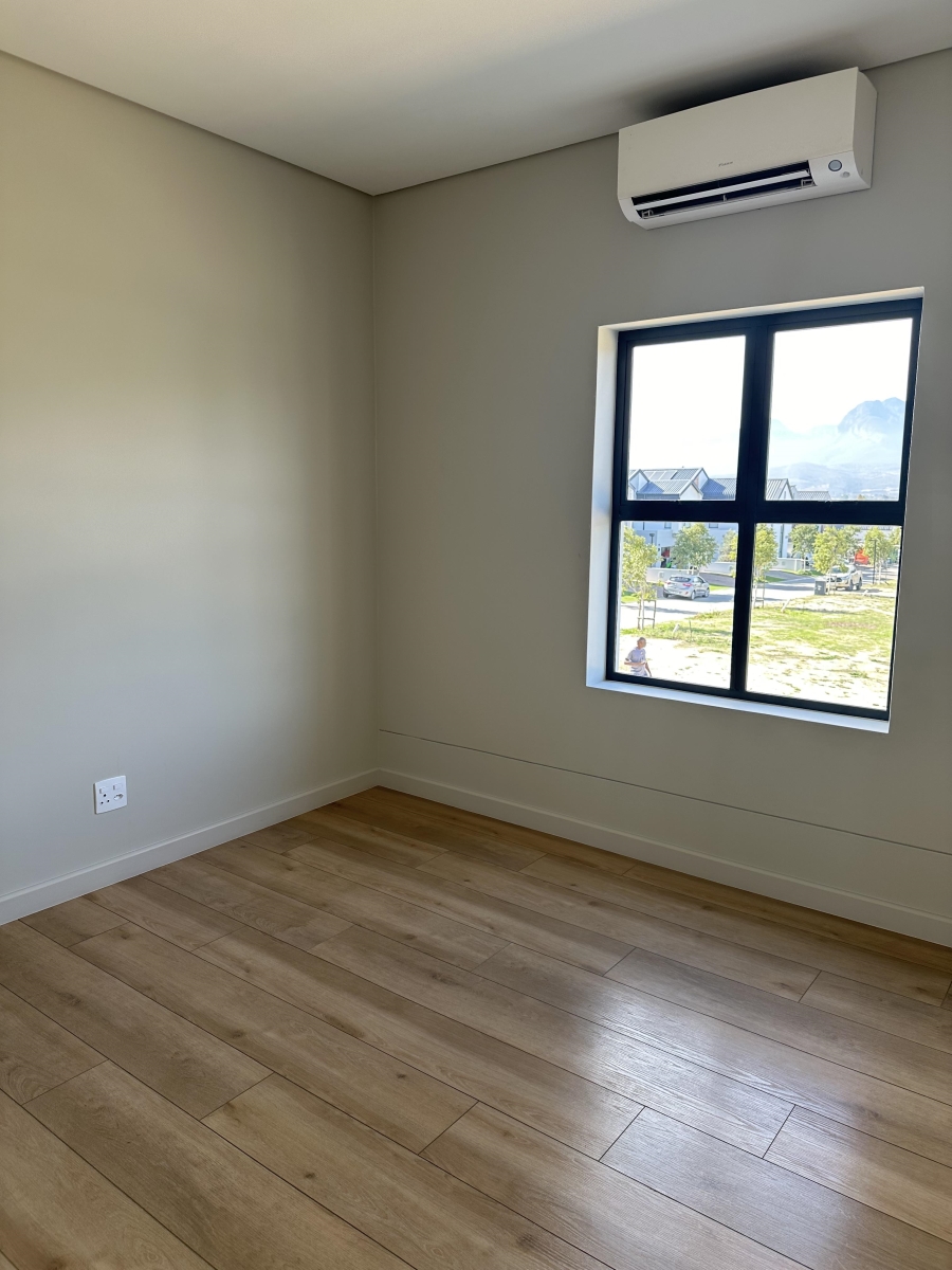 3 Bedroom Property for Sale in Lemoenkloof Western Cape